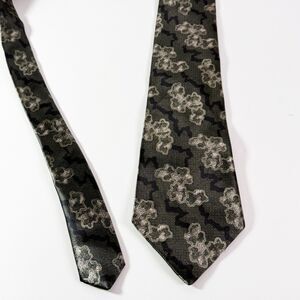 Standard Tie | Guy Laroche Couture | All Silk | Gray Black Pewter